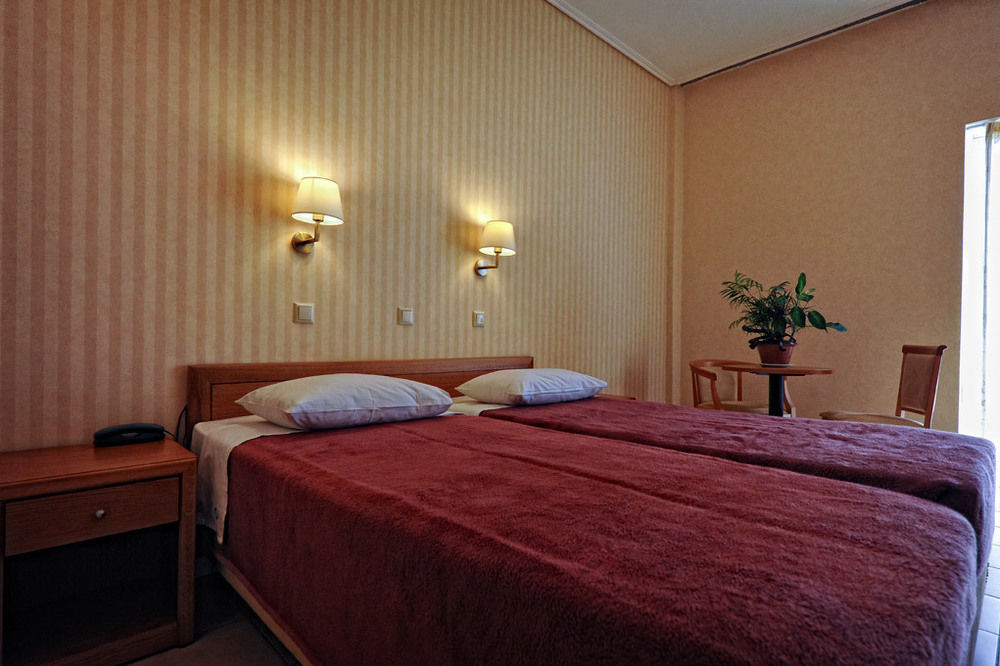 Hotel Ostria Каламата Екстериор снимка